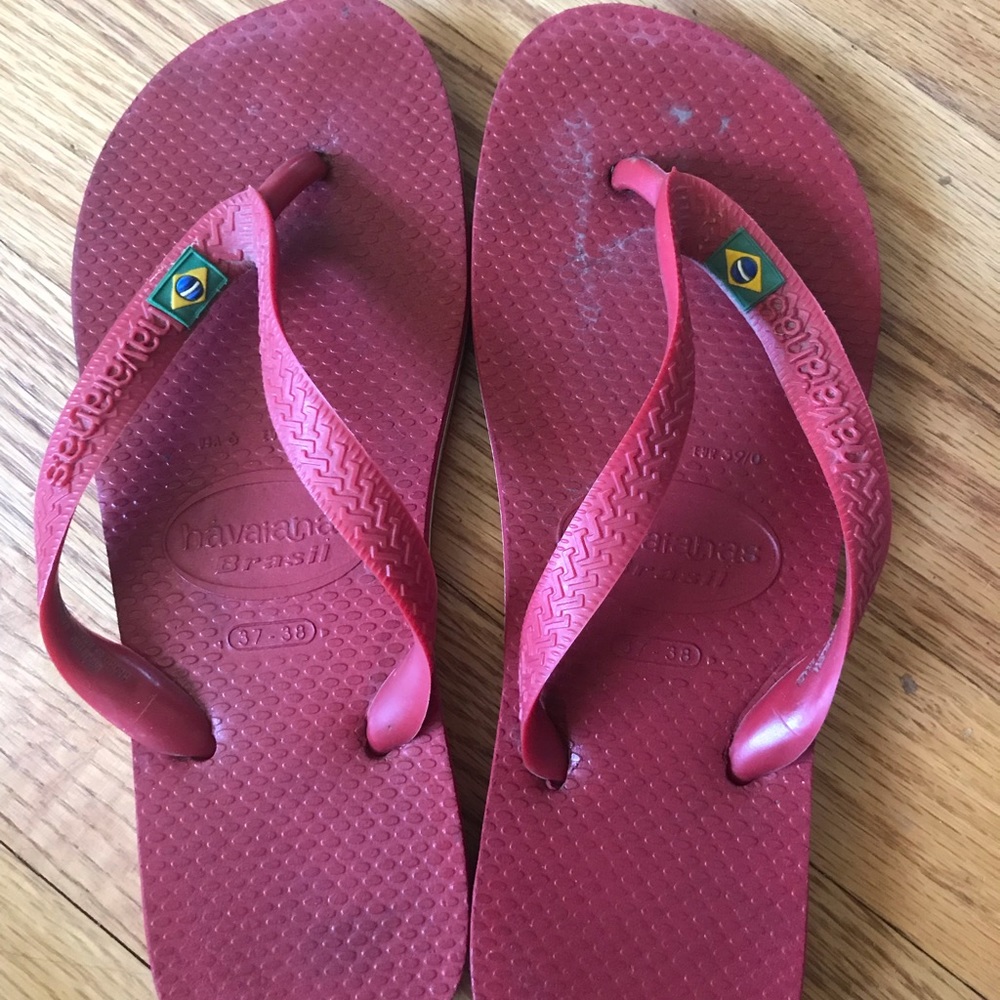 Red Havainas flip flops from Brazil with flag